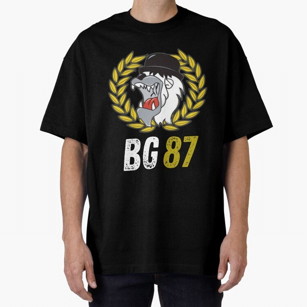mala suerte 87 (hinchas del lyon) Camiseta esencial Oversized T-Shirt Cheer for FIFA World Cup 2026 Capturing CR7 and Messi, Brazil Energy, Classic Soccer Heritage, Championship Pressure, Fan Loyalty and International Pride; Made for Die Hard
