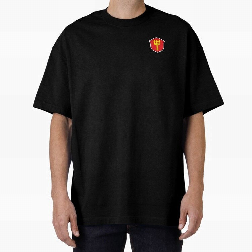 Manchester United Badge Oversized T-Shirt Live the Energy of Global Football Passion for FIFA World Cup 2026, Centered on Messi, CR7 and Mbappe, Portugal, Worldwide Fan Energy, Dramatic Goals, Stadium Lights and Championship Celebrations; Built for