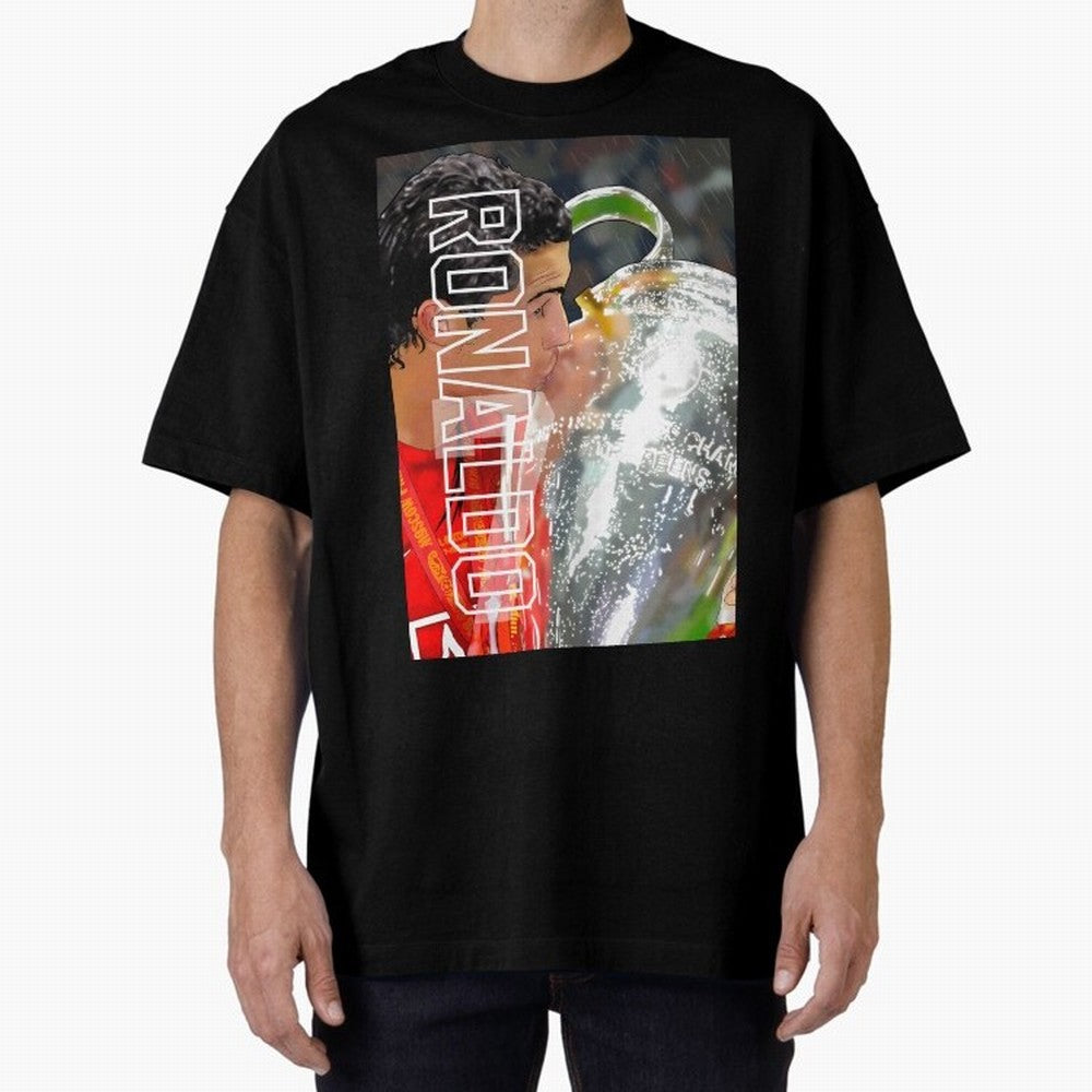 Cristiano Ronaldo ¨C 2008 Manchester United Champions League Glory Artwork by GrizzlyGFX Oversized T-Shirt Stand Out with Spirit from FIFA World Cup 2026 Group Stage for Fans of Mbappe and Neymar and Brazil, Bringing Tournament Hype, Historic